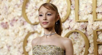 Ariana Grande Tampil Memukau dengan Gaun Givenchy 60 Tahun di Golden Globes 2025
