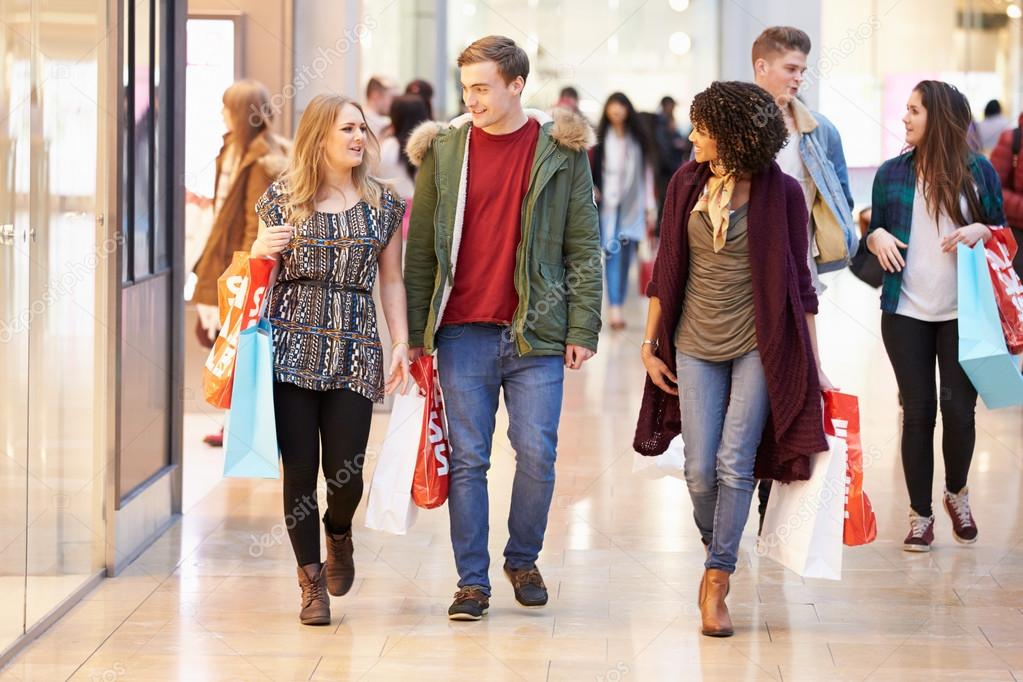 Membangun Koneksi Sosial Lewat Belanja Peran Berkshire Mall dalam Menciptakan Ruang Publik yang Hidup dan Inklusif