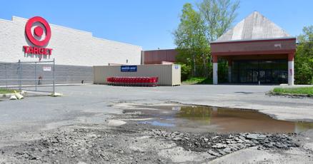 Spot Foto Instagramable di The Berkshire Mall