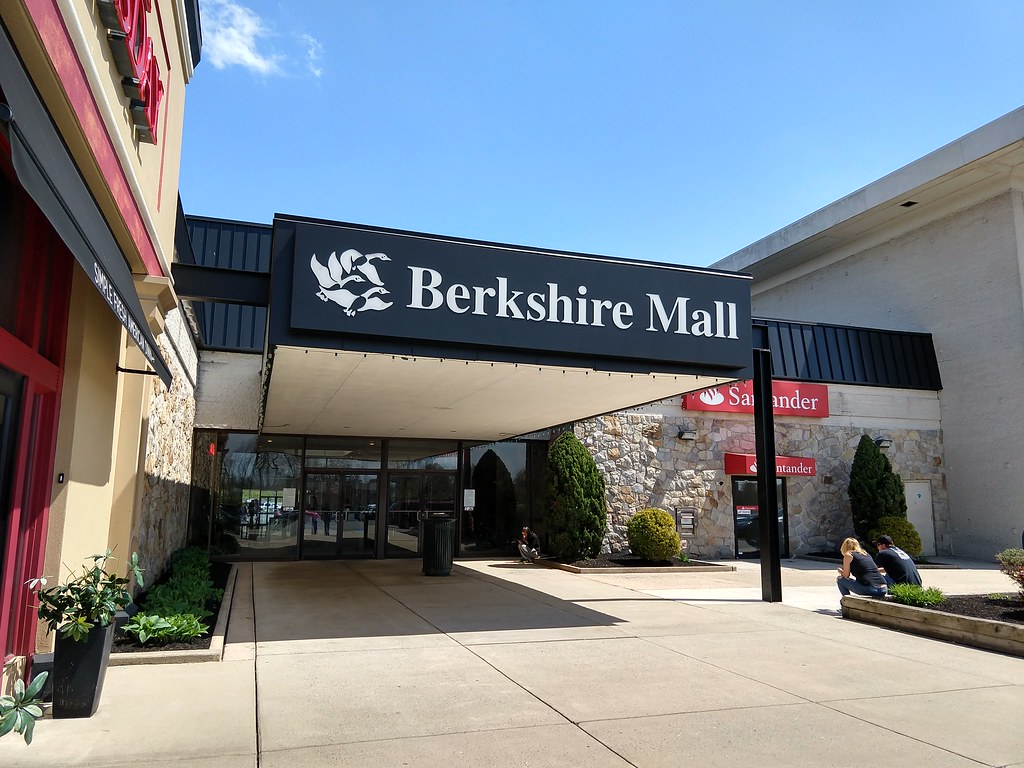 Tips Menghindari Antrian Panjang di The Berkshire Mall